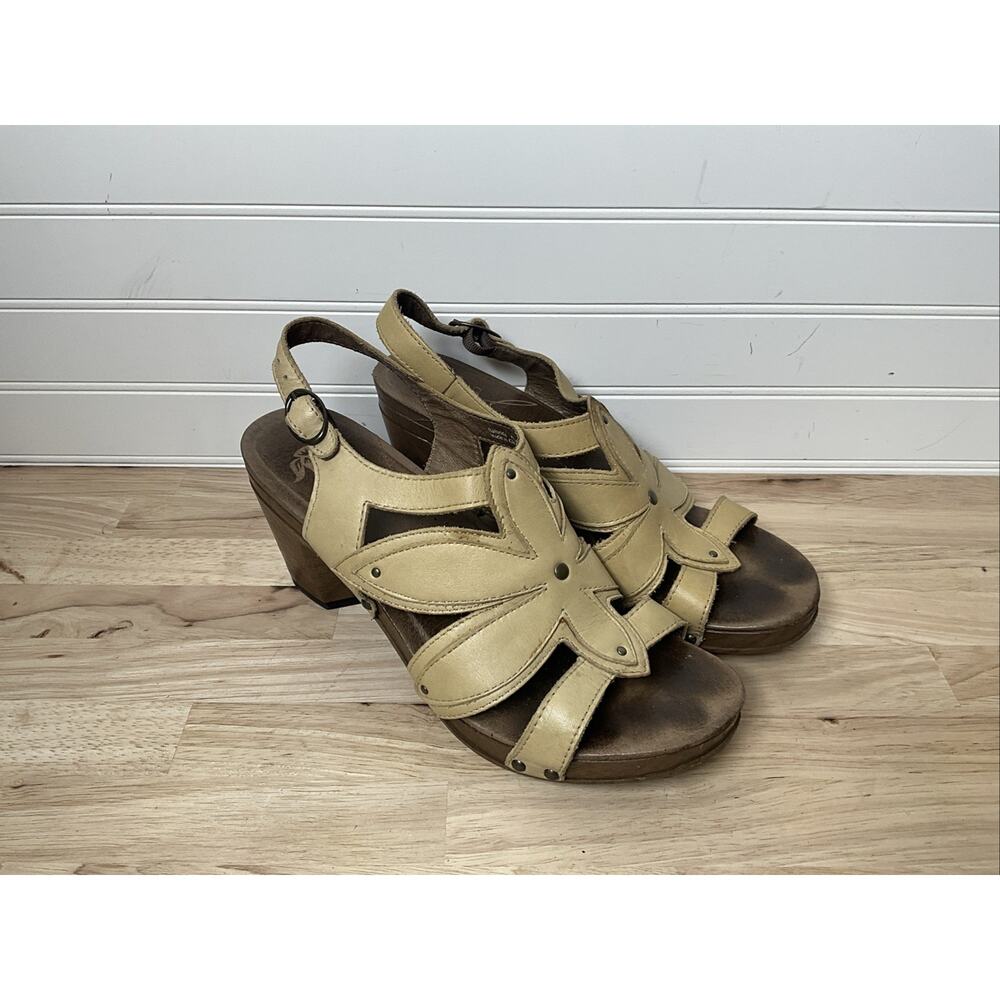 Dansko Nina Sandal Tan Leather Flower Stud Comfort Women’s 9 EU 39